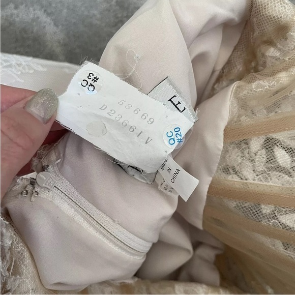 Essense of Australia Ivory Sheer Corset Linear Beading Wedding Dress D2366 Sz 12 - Picture 10 of 11